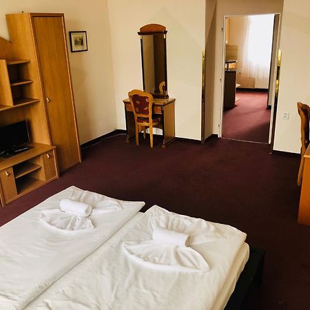 Hotel Geo Praha Bagian luar foto